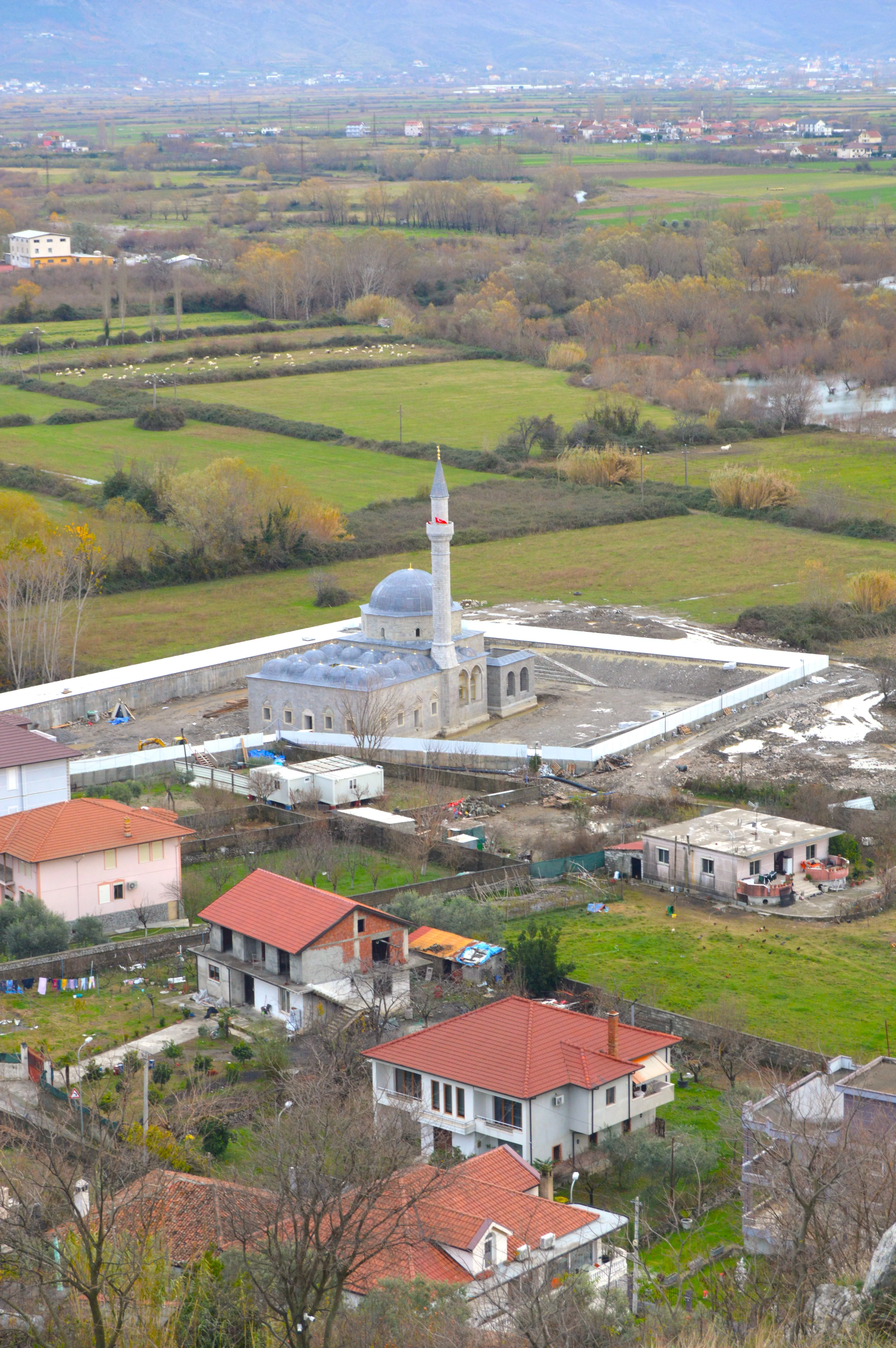 Casco antiguo de Shkodër con arquitectura tradicional albanesa