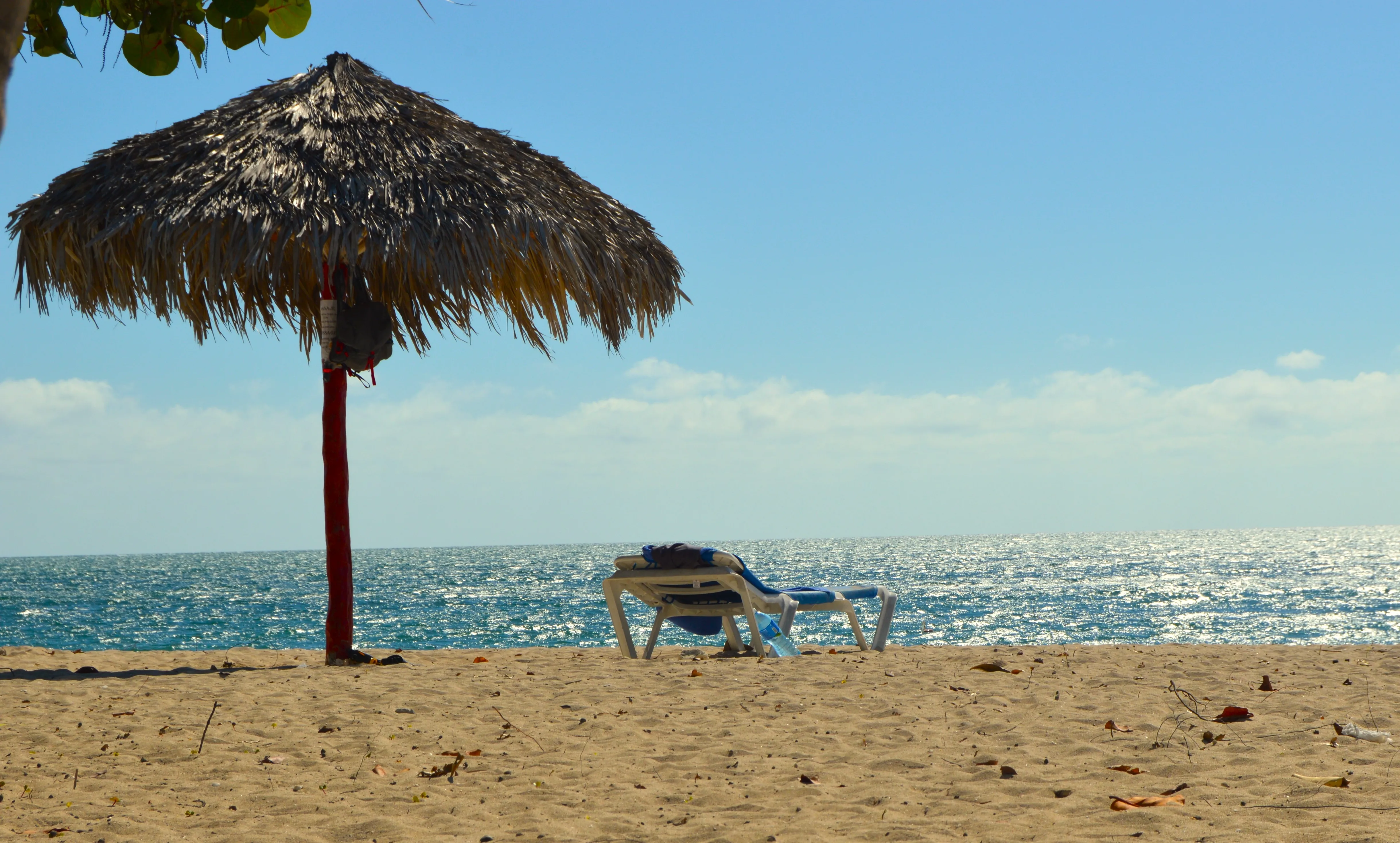 Playa cerca de Cienfuegos: arena dorada y aguas del Caribe