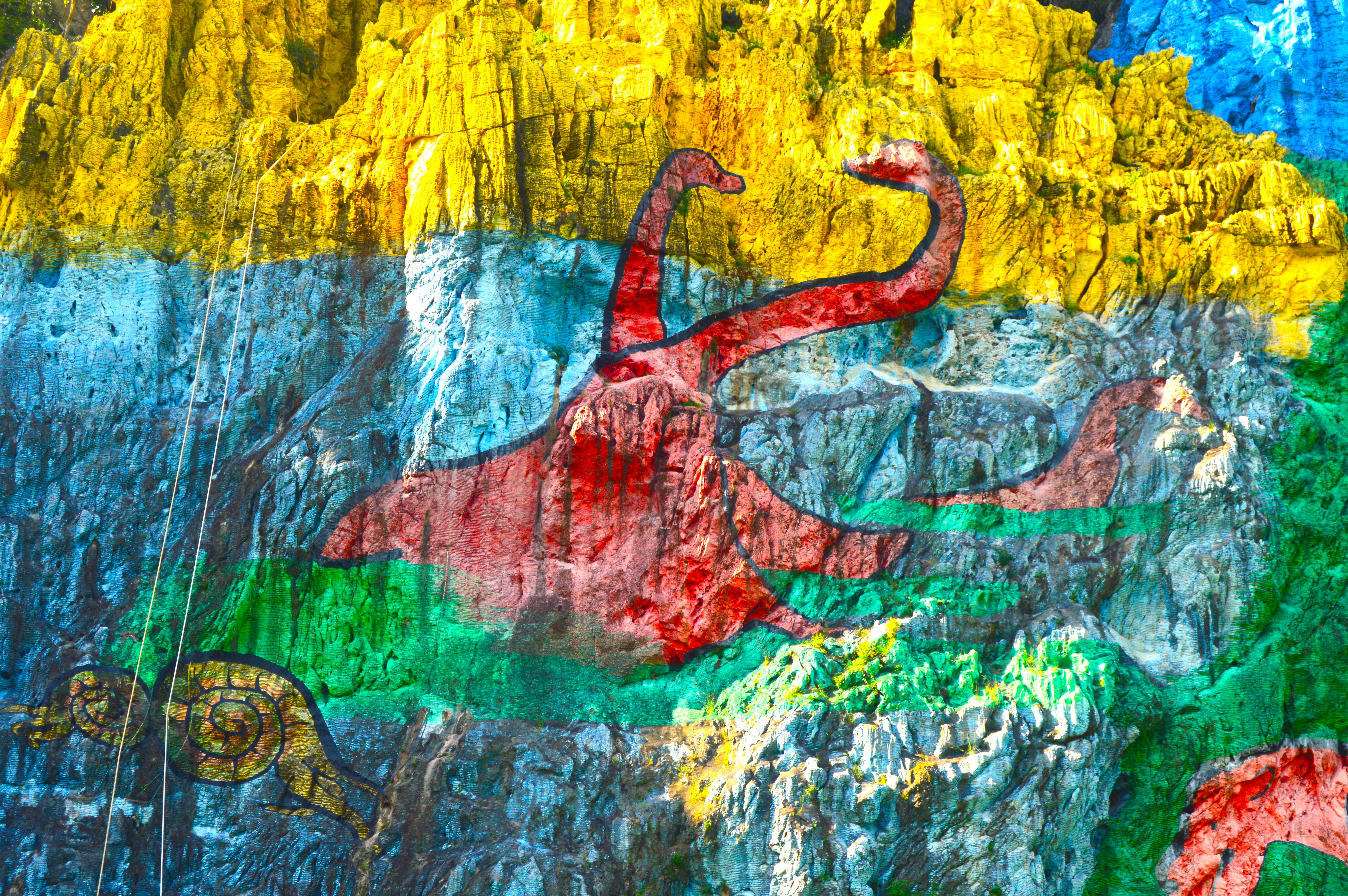 Detalle del mural prehistórico de Viñales: arte primitivo en rocas naturales