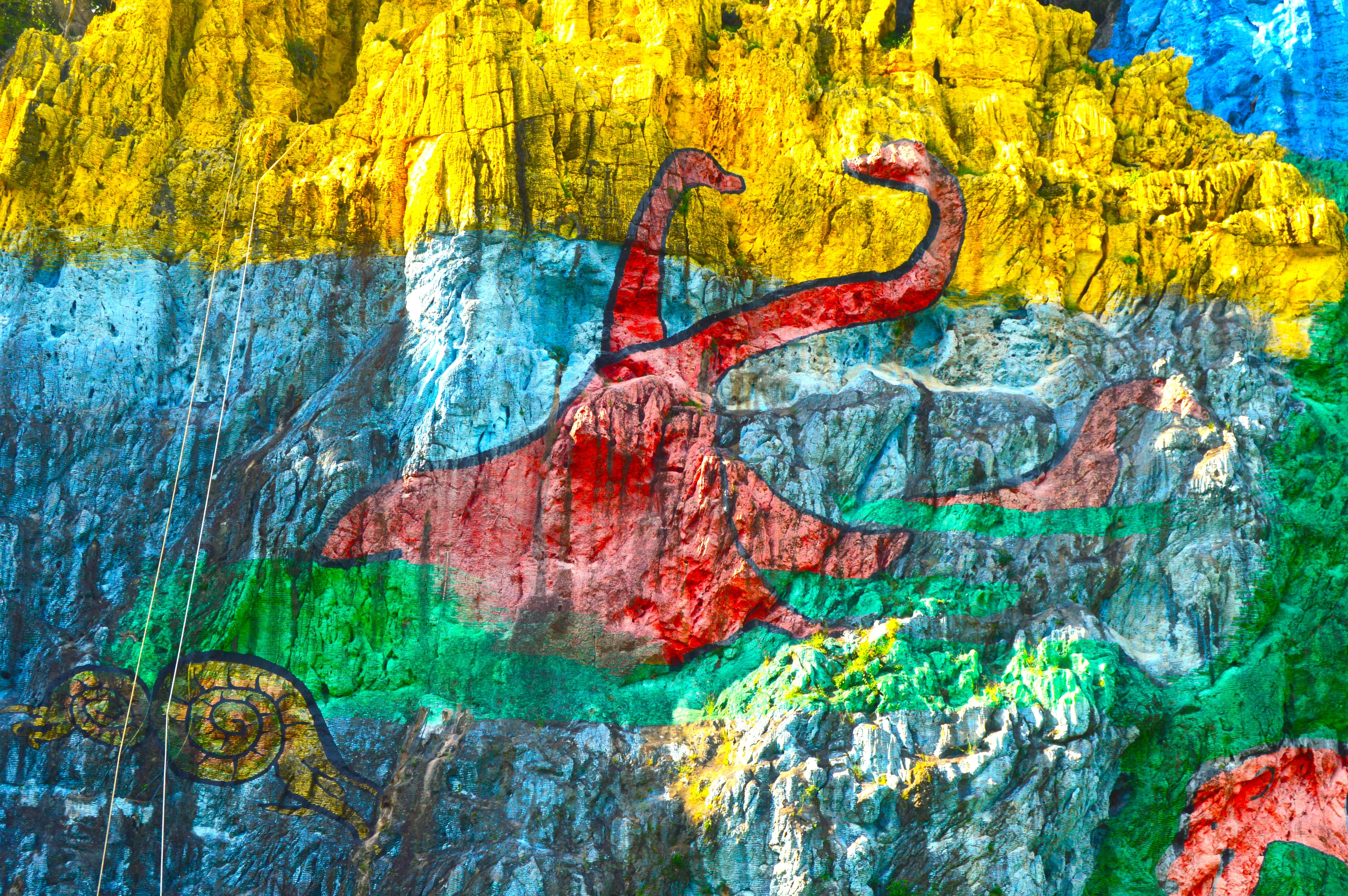 Detalle del mural prehistórico de Viñales: arte primitivo en rocas naturales