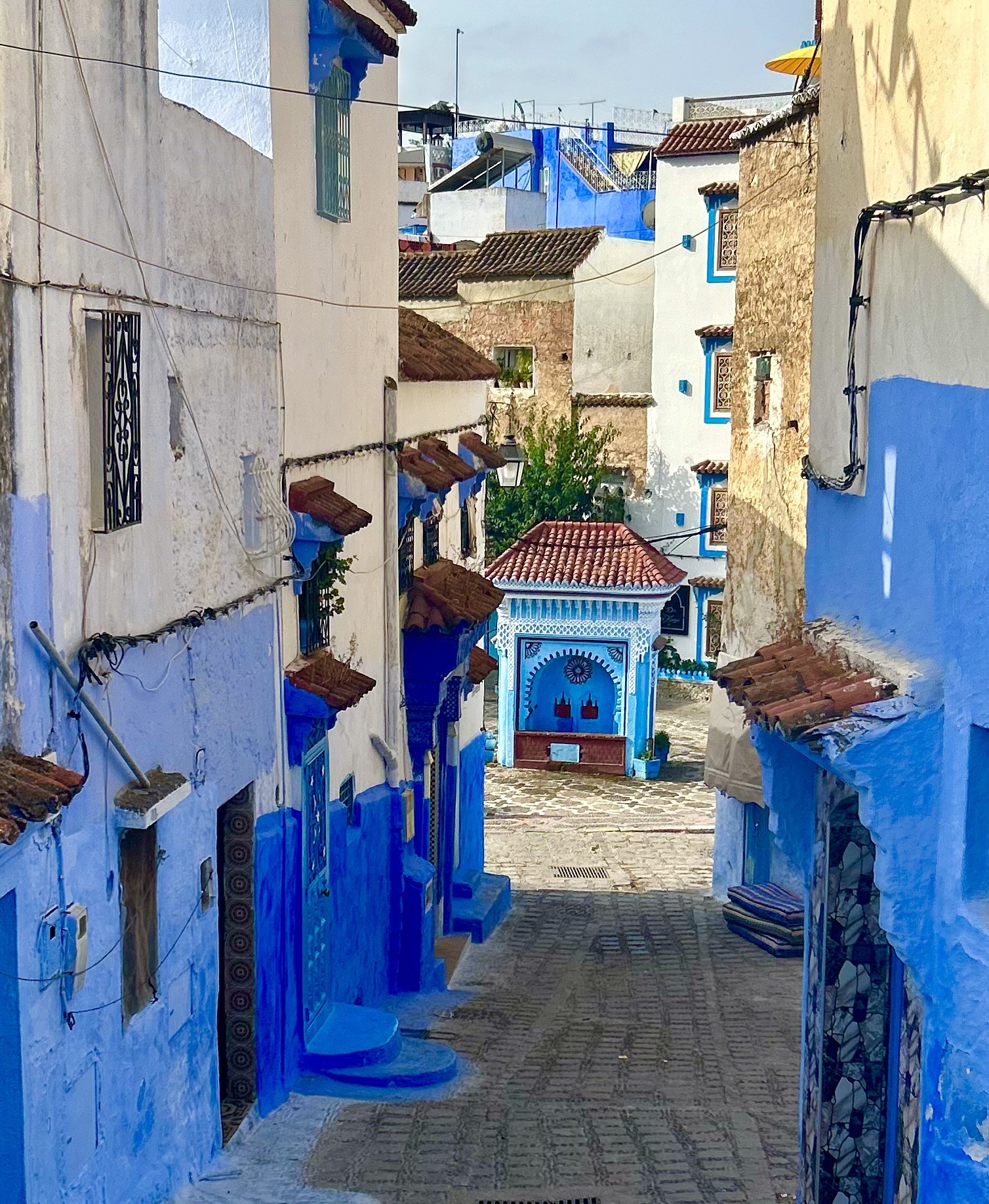 Callejón azul característico de Chefchaouen