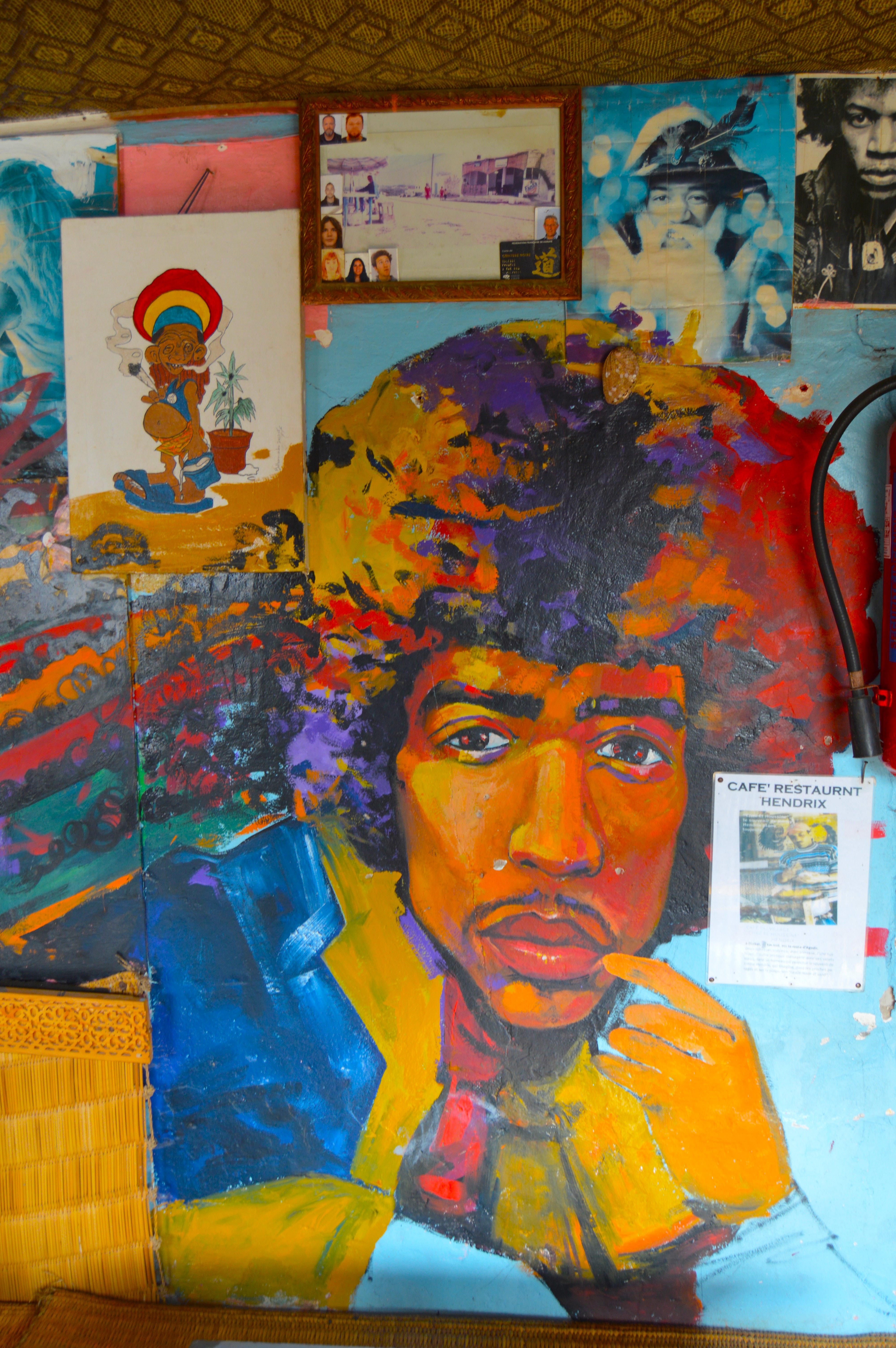 Mural de Jimi Hendrix en Essaouira - Arte callejero musical