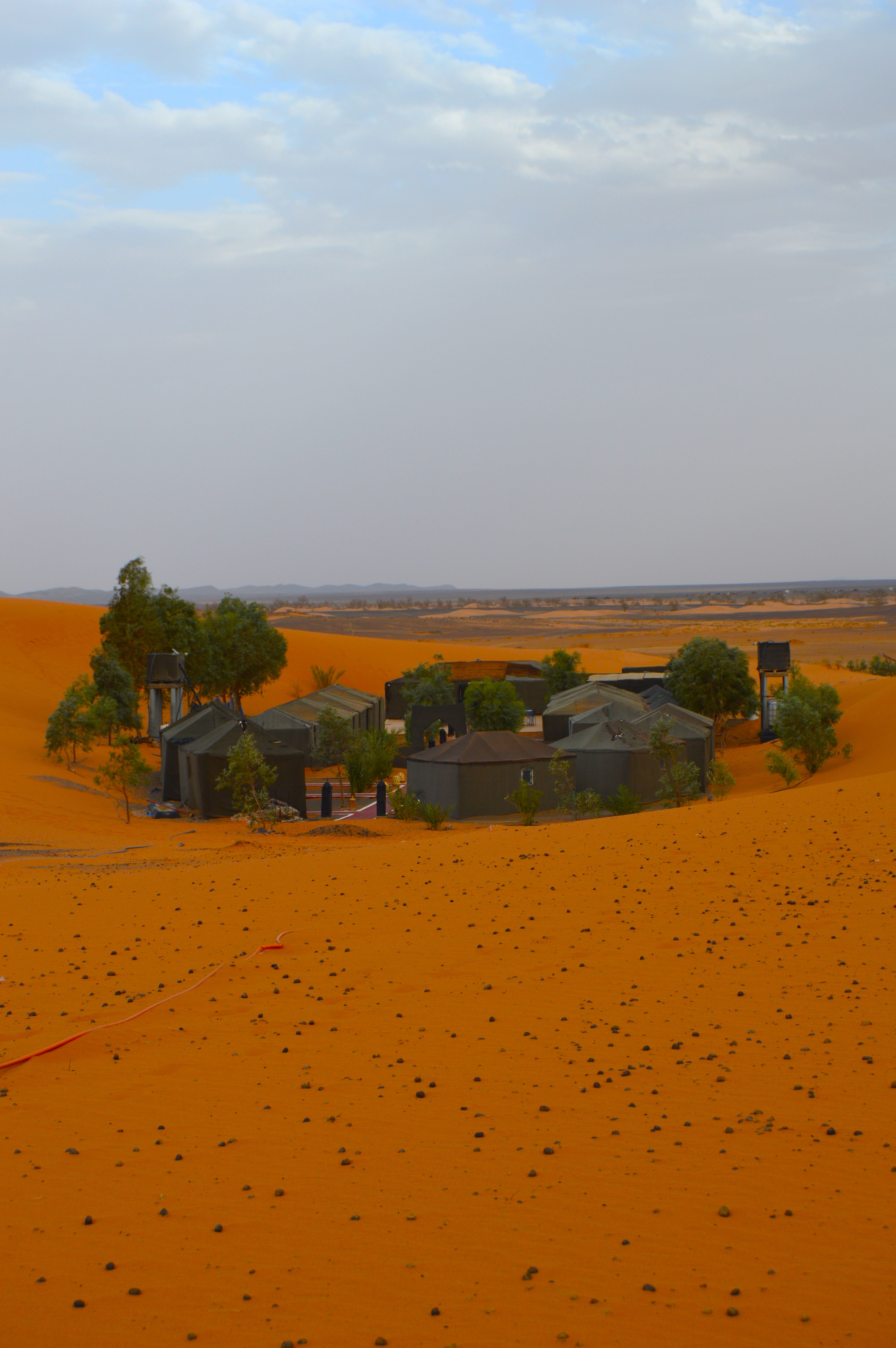Campamento bereber tradicional en las dunas de Merzouga, Marruecos