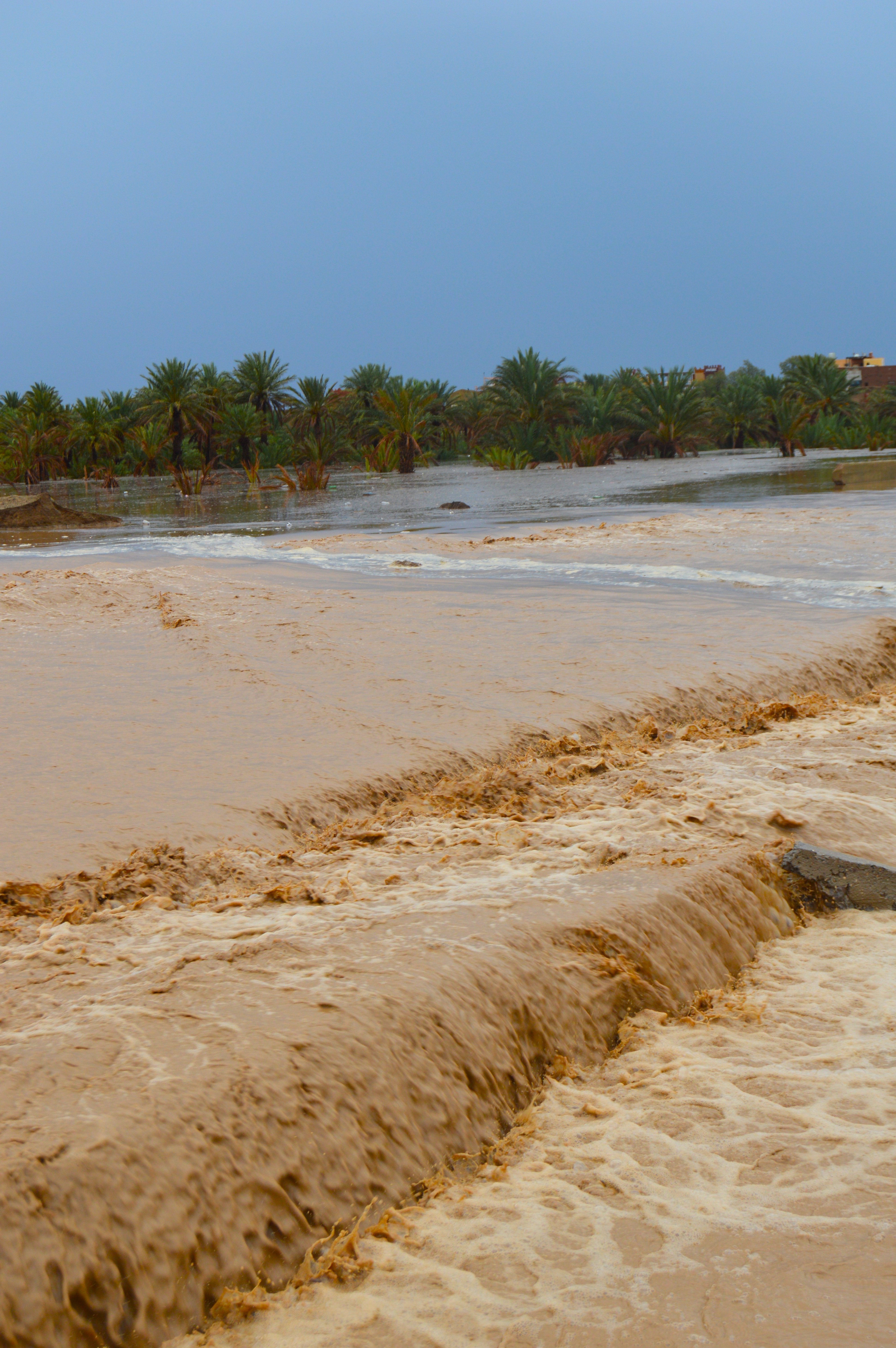 Inundación inusual en el desierto de Merzouga - Lluvias torrenciales en el Sáhara
