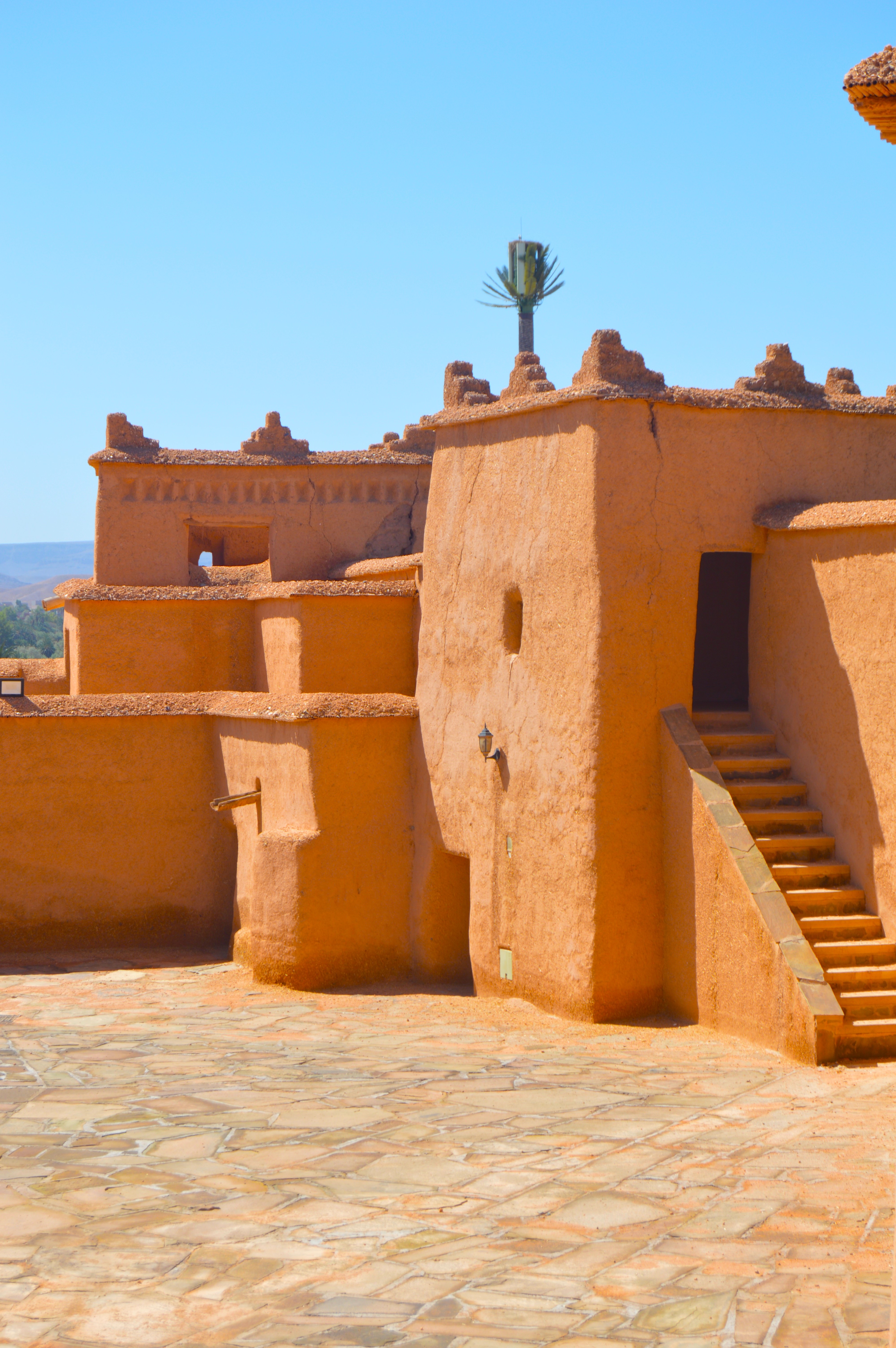 Kasbah de Taourirt en Ouarzazate - Arquitectura de adobe marrón tradicional marroquí