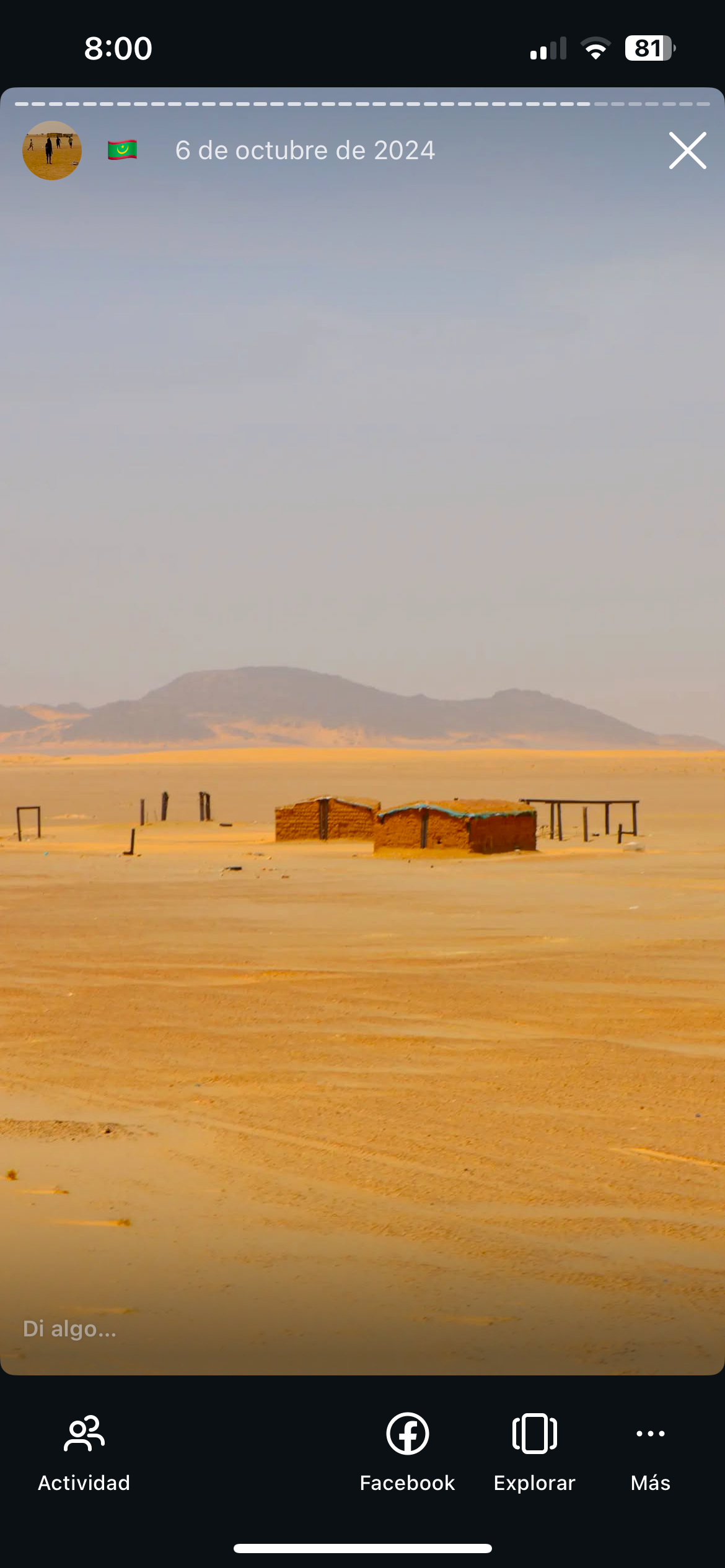 Dos casas aisladas en medio del desierto del Sáhara, cerca de las vías del Tren de Hierro