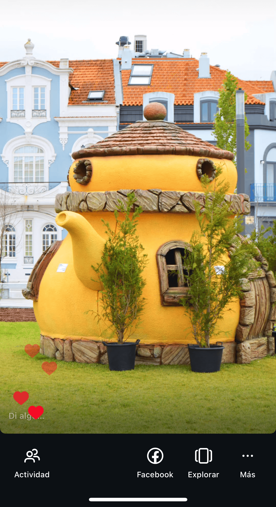 Tetera gigante de cerámica en Aveiro, punto turístico